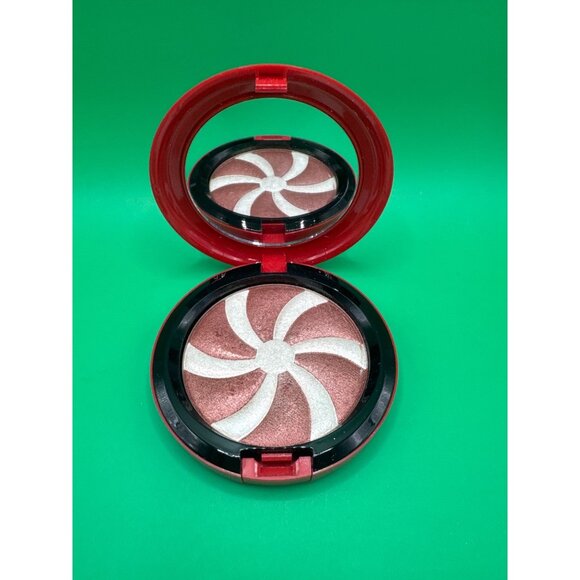 M.A.C Hyper Real Glow Duo Fortune Teller Blizzard Wizard Highlighter 0.28 Oz Com - Picture 1 of 6